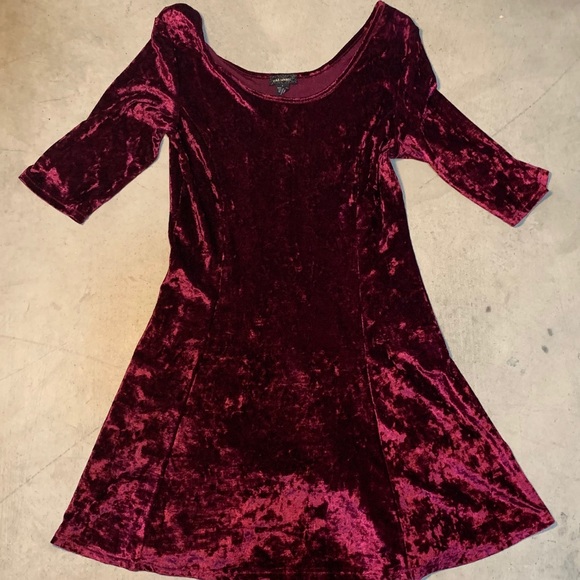 Burgundy crushed velvet dress - Picture 2 of 3